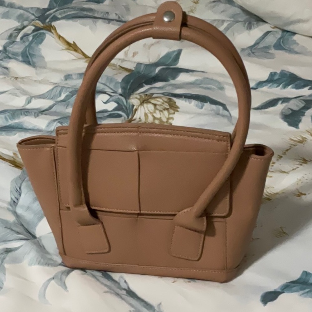 ✨HOST PICK✨ Novo Blush Tan Handbag with Conpartments - Picture 1 of 6